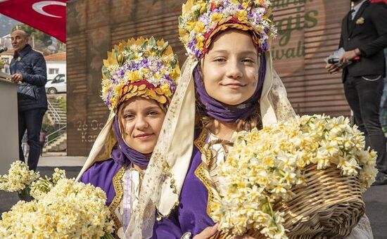 GÜNÜBİRLİK KARABURUN NERGİS FESTİVALİ TURU 